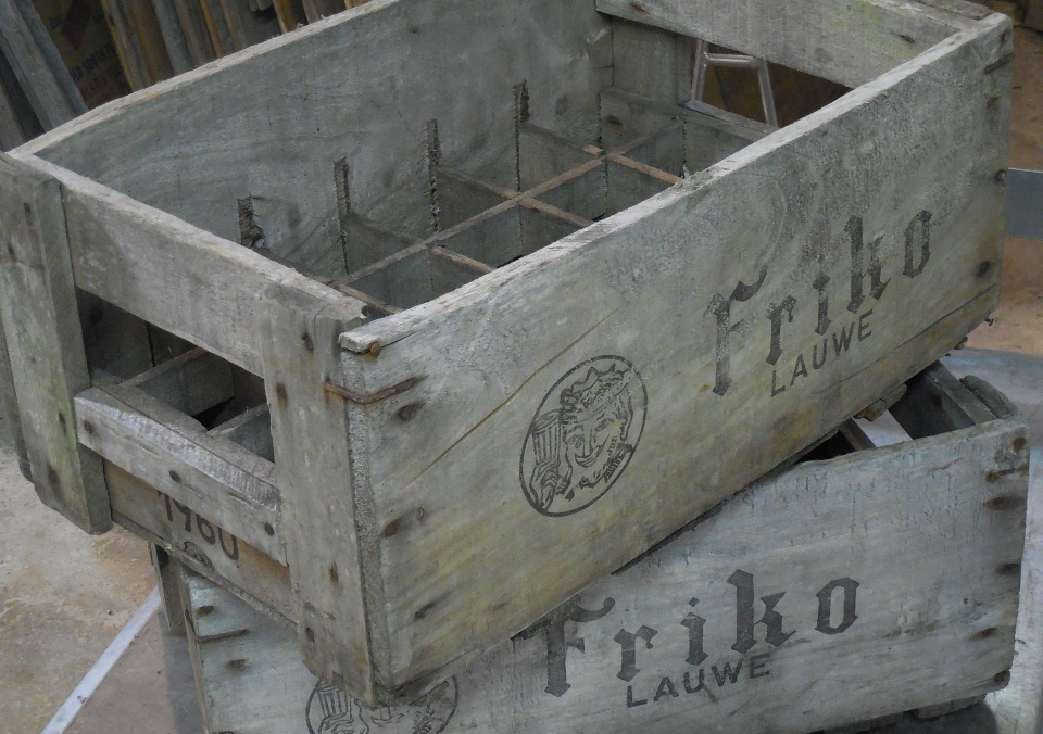 How To Clean Old Wooden Crates 1